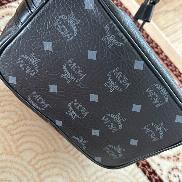 MCM gorgeous black bucket shoulder bag - Picture 4 of 12